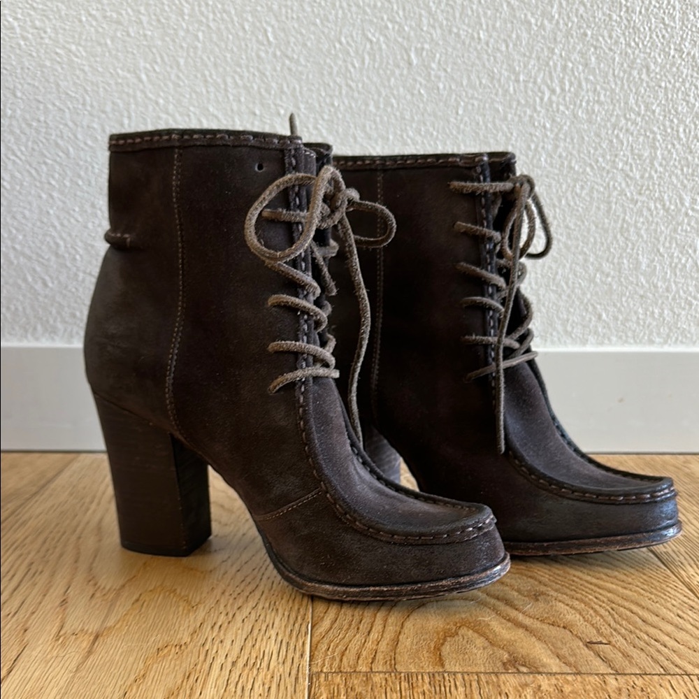 FRYE AND CO Brown Lace Up Boots with Chunky Heel